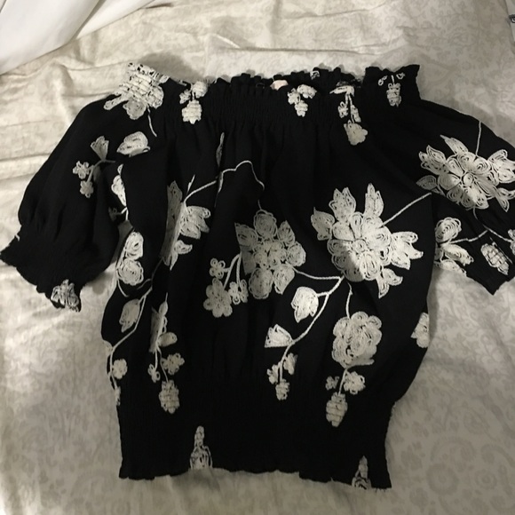 NWOT The Allflower Creative Saffron Crop Top - Picture 2 of 3